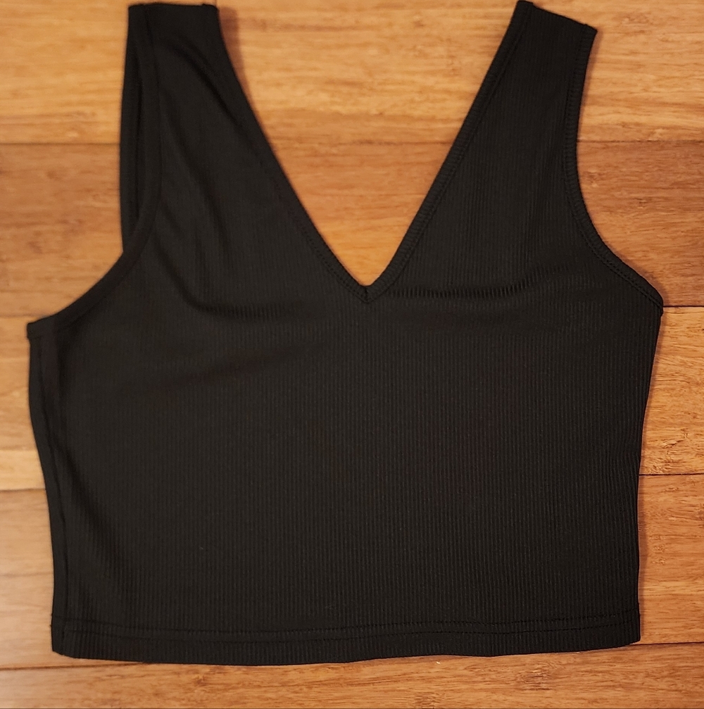 Black Ribbed V-Neck Cropped Tank